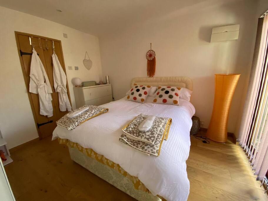The Retreat, A Relaxing Getaway For Couples Leilighet Hambrook Eksteriør bilde